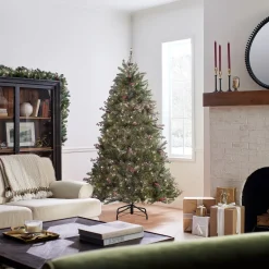 7 ft. Pre-Lit Dunhill Fir Tree with 700 Clear Lights